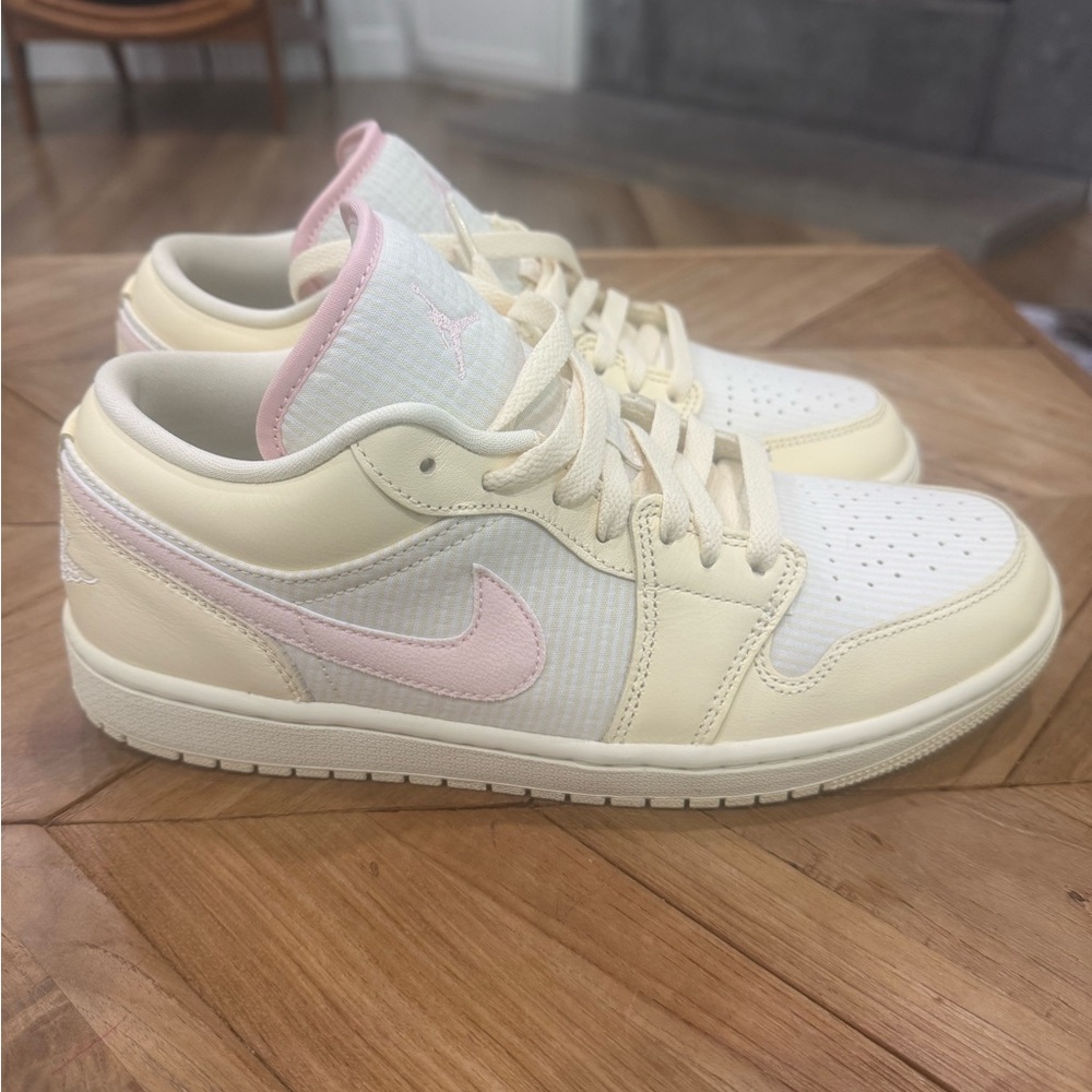 JORDAN 1 LOW SE Womens
"SEERSUCKER"